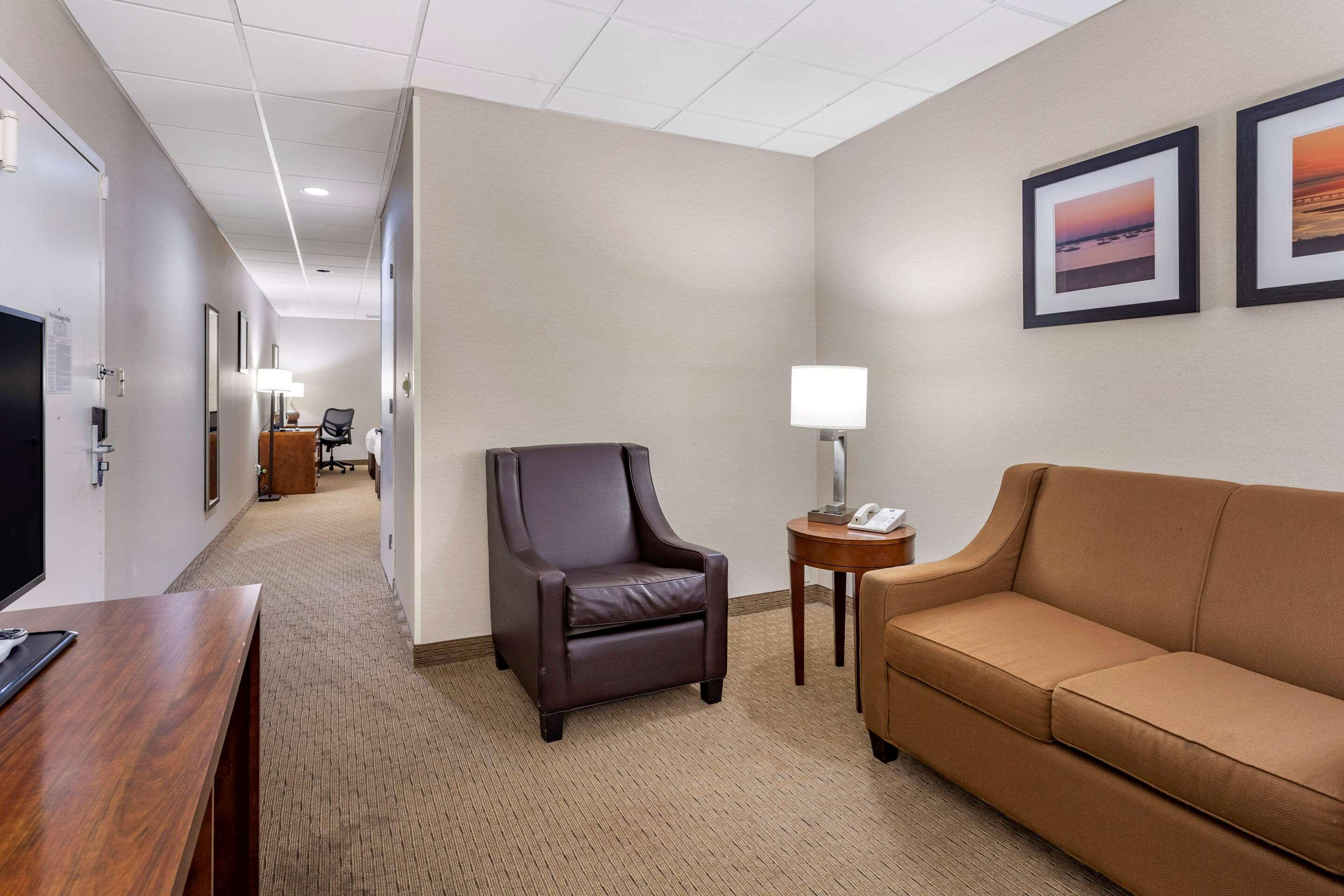 Comfort Inn Syosset-Long Island Extérieur photo